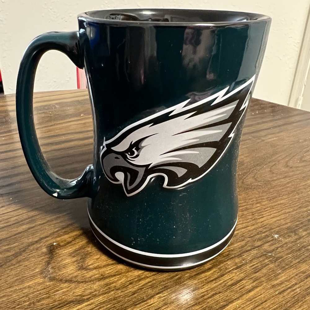 ONE NEW OFFICIALLY LICENSED NFL PHILADELPHIA EAGLES SCULPTED RELIEF CUP/MUG CTM9